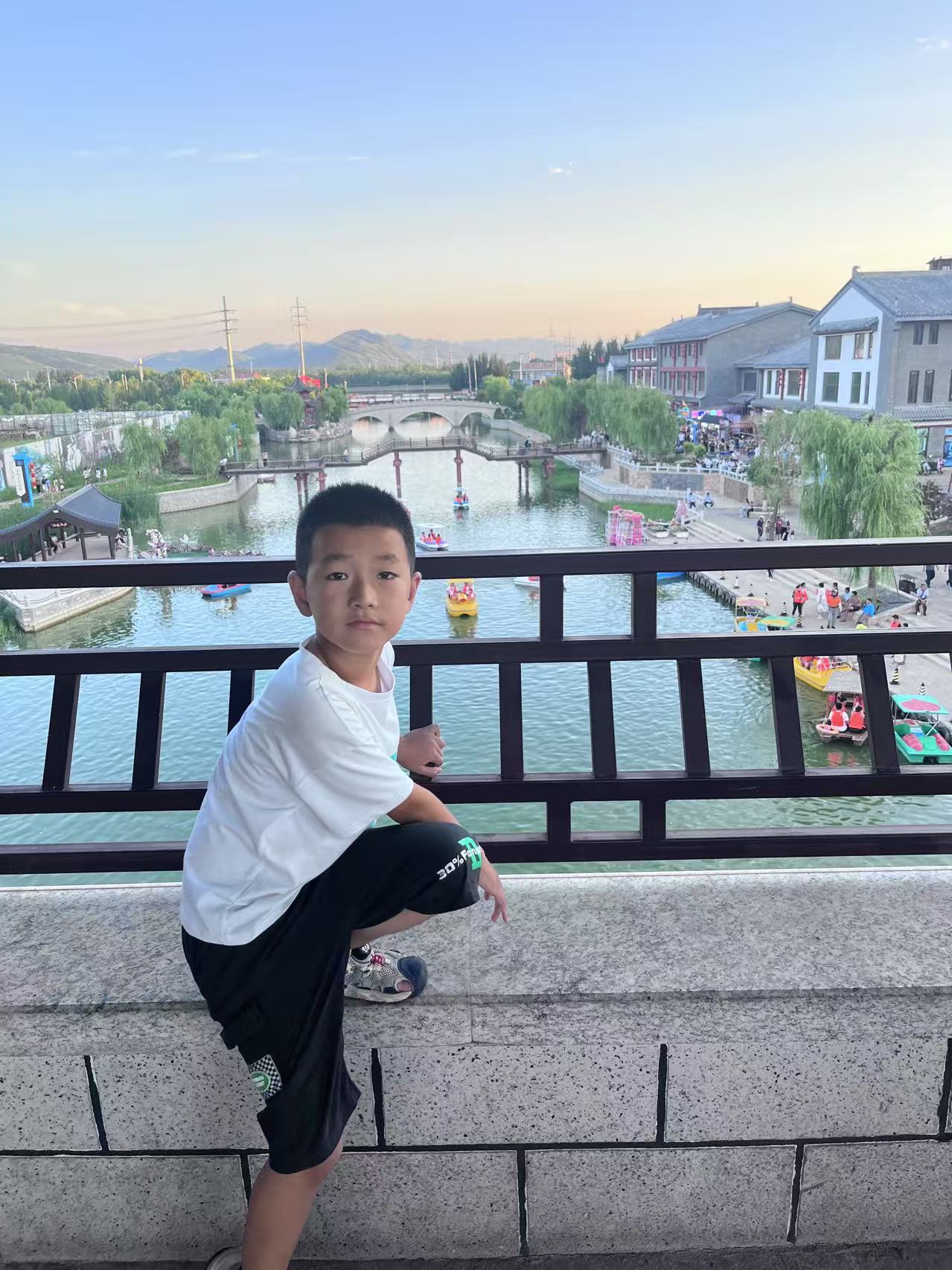 建昌县八家子九年一贯制学校——朱宏锦.jpg